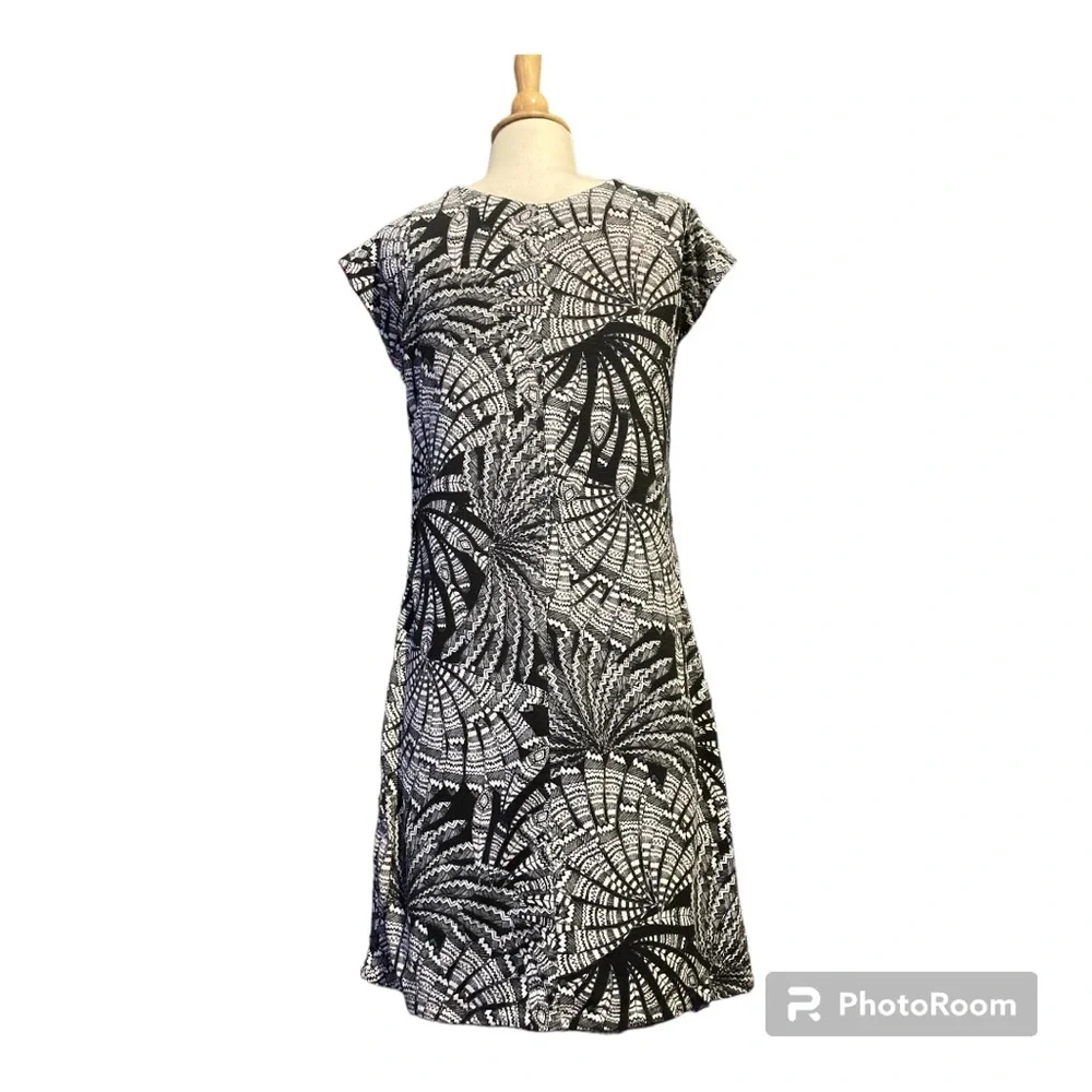 TITLE NINE Reversible Flow 2 in 1 dress, Size: Medium - Picture 4 of 10